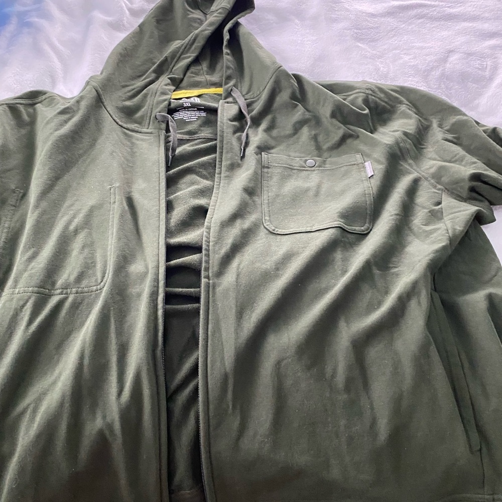 Duluth trading men’s zip up hoodie in green